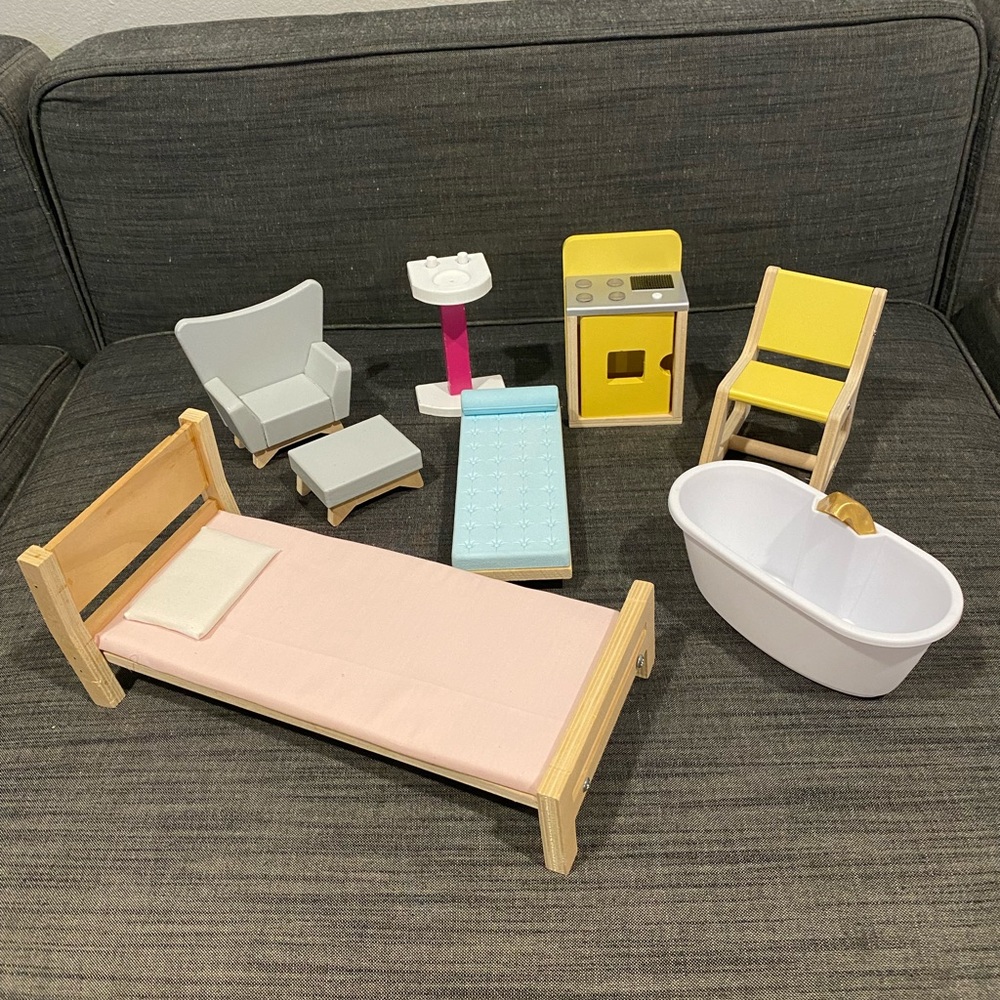 Kidkraft wooded dollhouse furniture